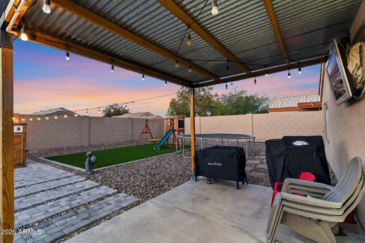Amazing backyard with covered patio