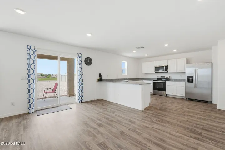 Dining Area & Kitchen