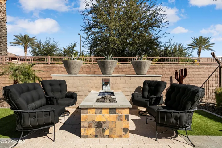 ARE A BACKYARD FOCAL POINT