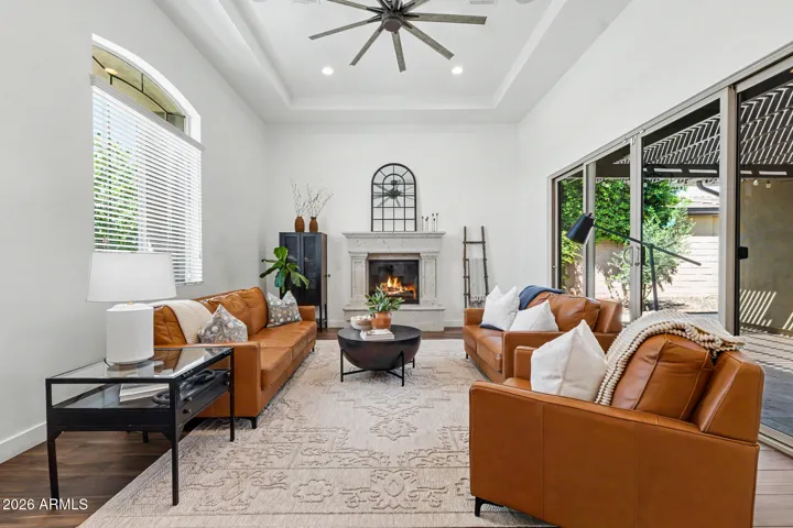 Living Room w/gas fireplace
