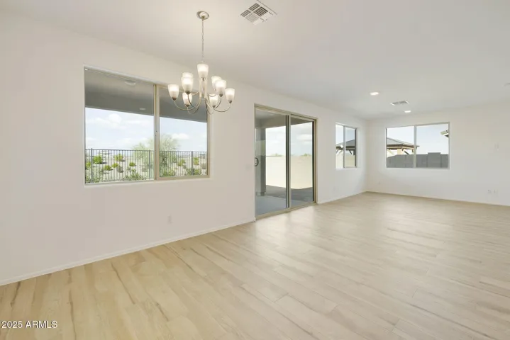 LARGE DINING AREA