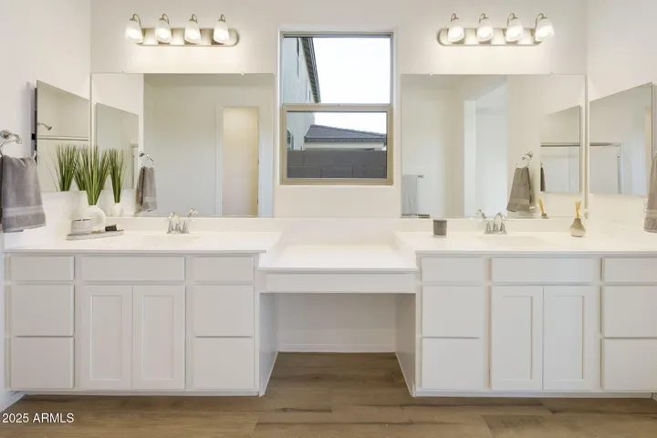 LARGE BATH WITH DUAL VANITIES, SHOWER AND KNEE SPACE