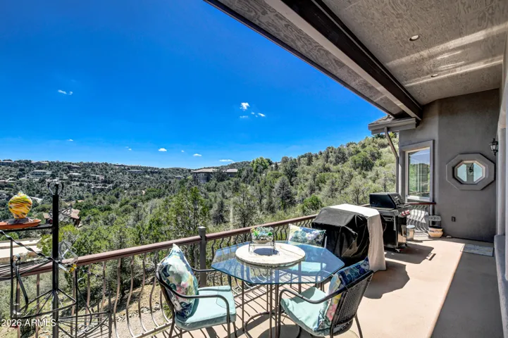 A perfect place to wake up and enjoy a morning cup of coffee and enjoy the view the spectacular sunrises
