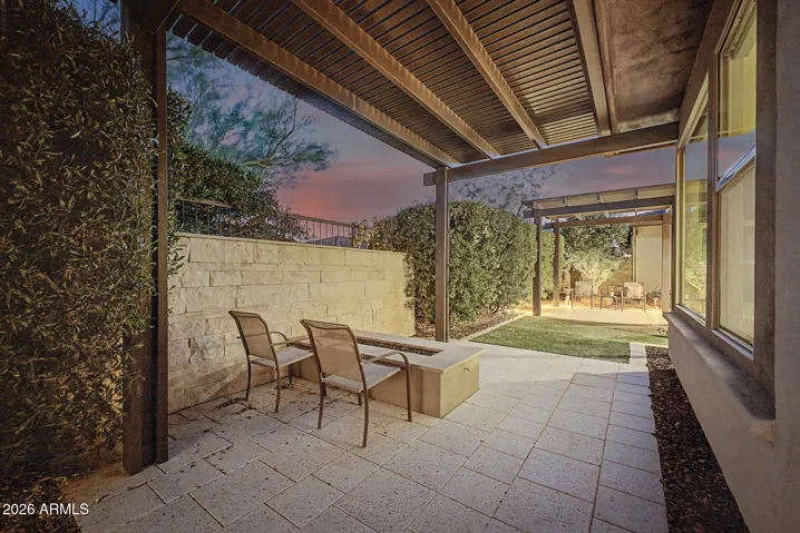 Beautiful stone accent wall behind gas firepit
