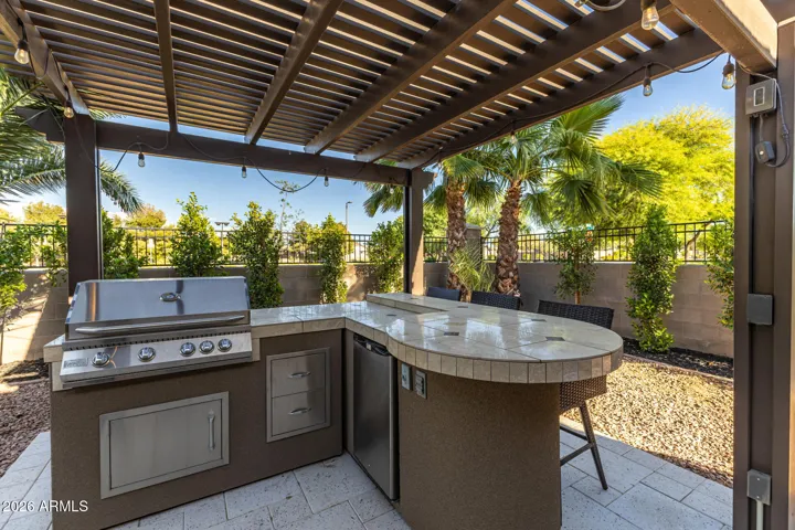 Built in outdoor kitchen