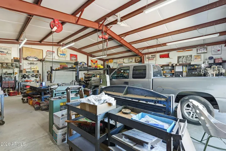 Detached workshop with insulation and electric