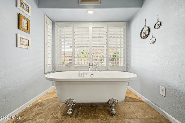 Soaker tub