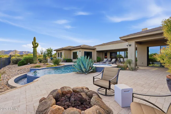 Gas firepit with seating