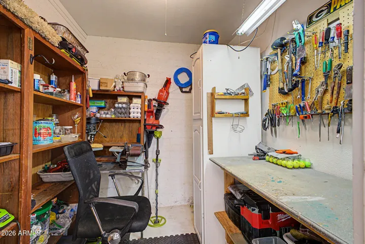 Work shop in the garage