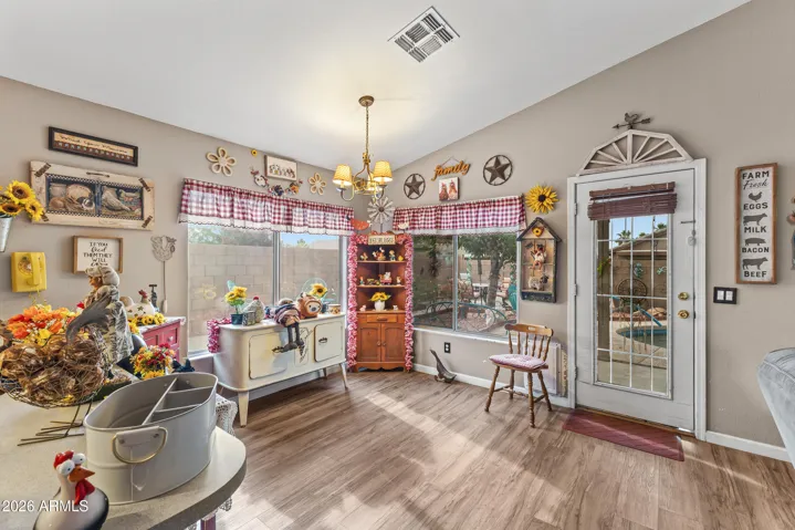 Eat-in Kitchen