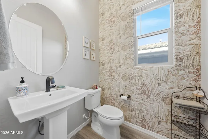Isn't that wallpaper SO great!?!