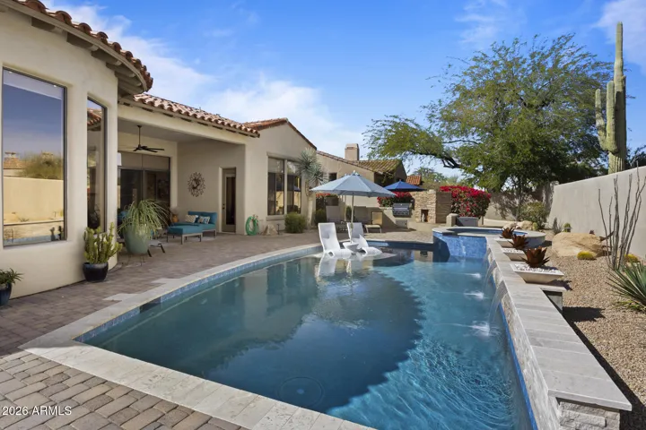 private pool & hot tub