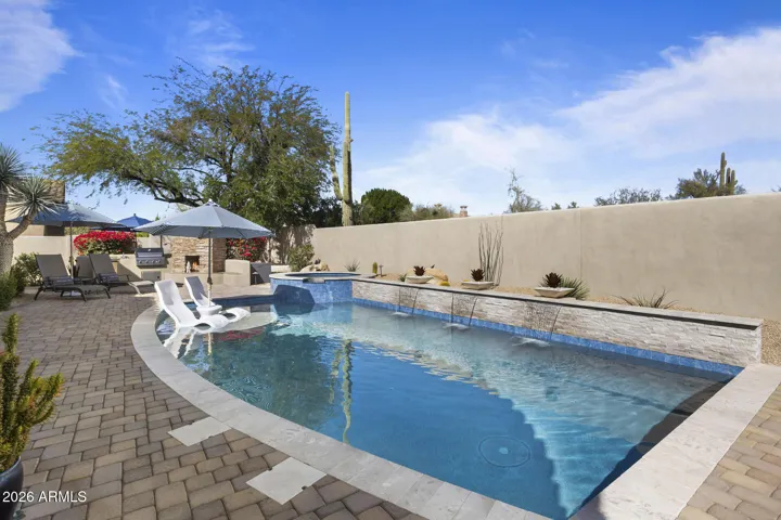private pool & hot tub