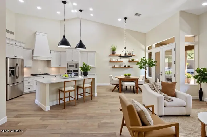 Eat-in kitchen