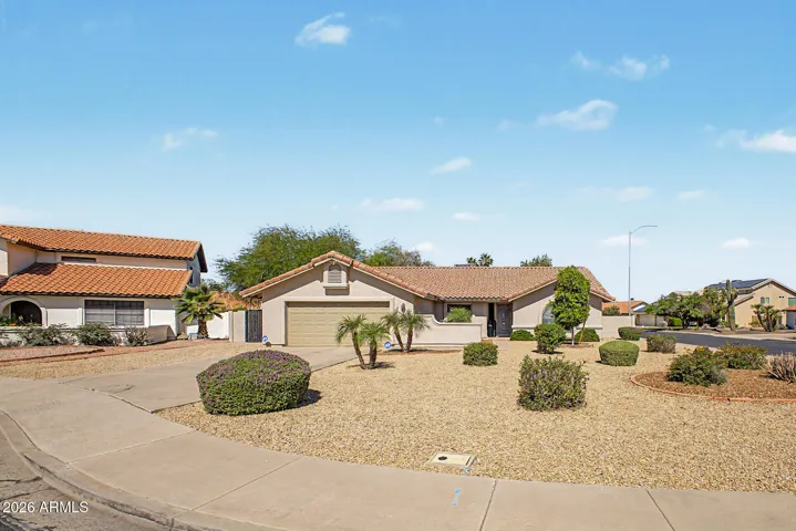 Corner lot in cul-de-sac with RV gate