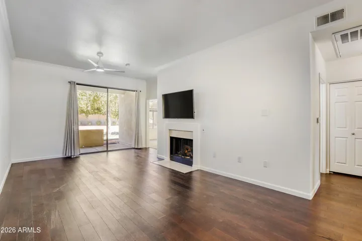 WOOD-BURNING FIREPLACE