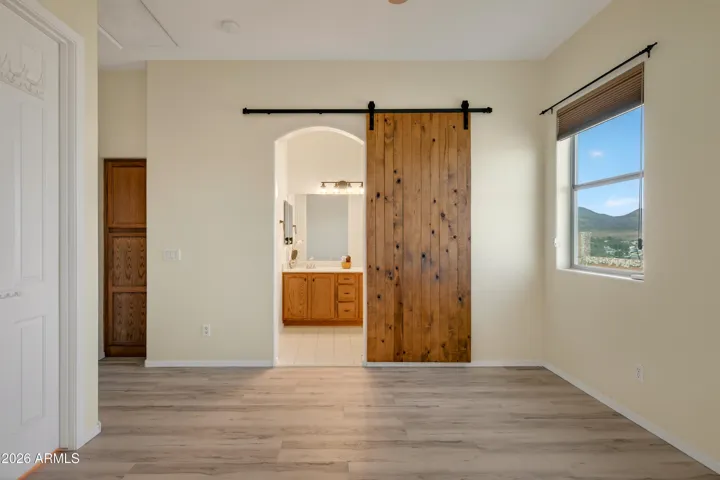 Main Bedroom bath with barn door