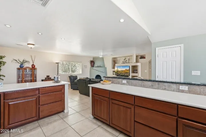 Kitchen, Lots of Cabinets