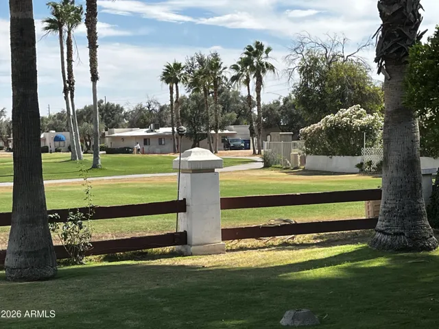 Chipping area with sandtrap and green for practice