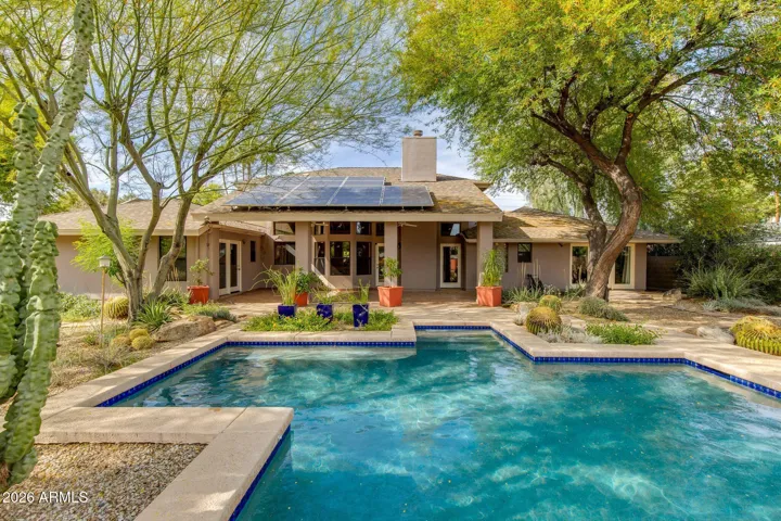 Heated Pool & Jacuzzi