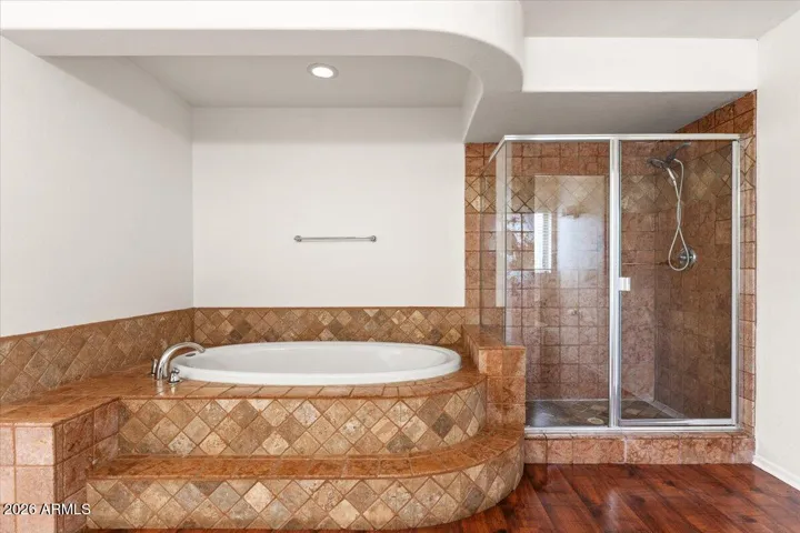 Primary bath tub