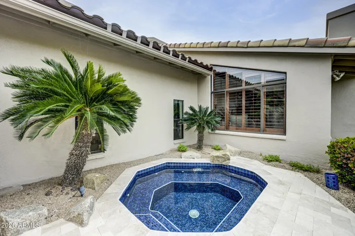 Heated spa. Total privacy.