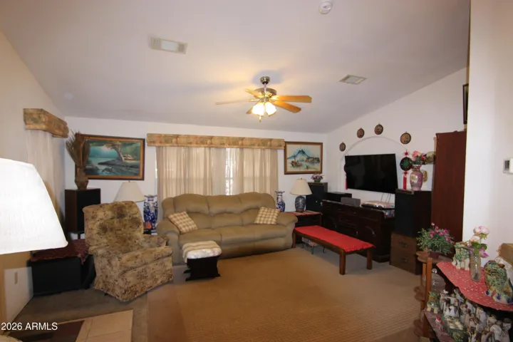 VAULTED CEILINGS IN LIVING AREA