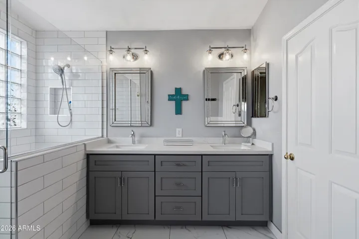Dual vanity