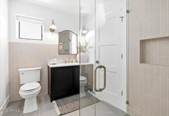 Hall Bath with shower connected to bedroom I