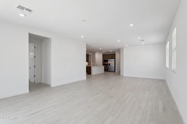Photo of the same floorplan and interior package but on a different lot! Options still may vary.