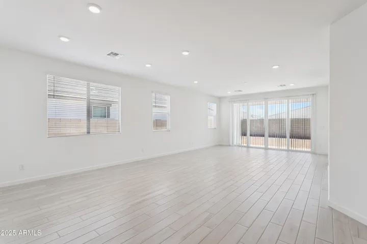 Photo of the same floorplan and interior package but on a different lot! Options still may vary.