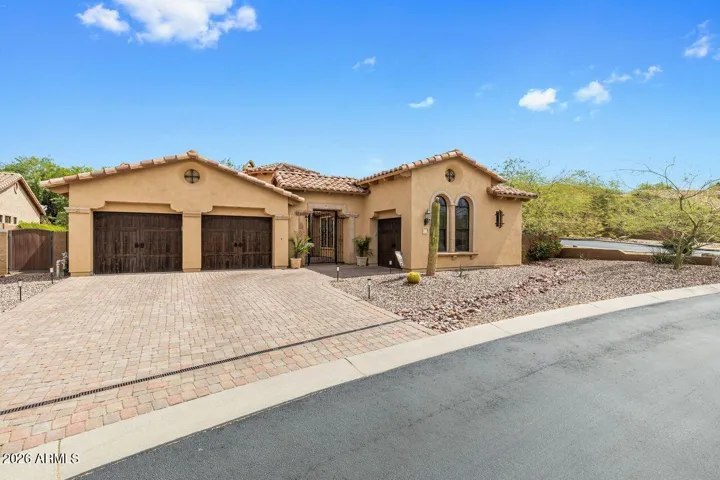 Within walking distance to the Community Center you are sure to Love.