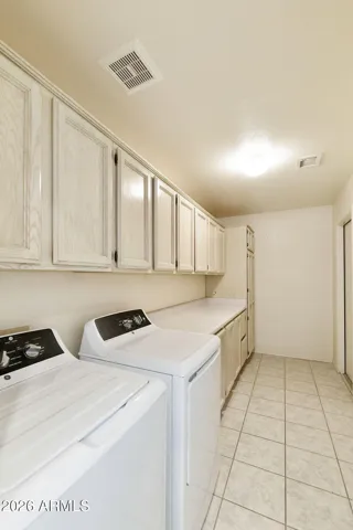 Large laundry with much storage