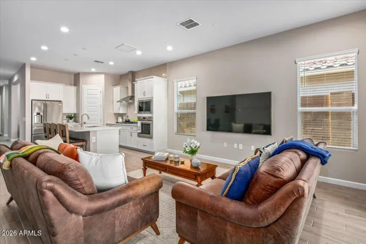 Porcelain plank floors throughout. Zero steps.
