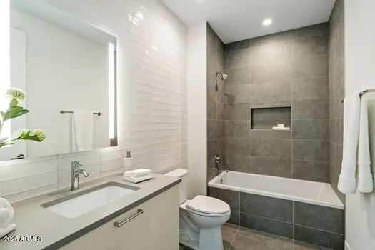Beautifully appointed en-suite bath featuring modern finishes and elevated detailing.
