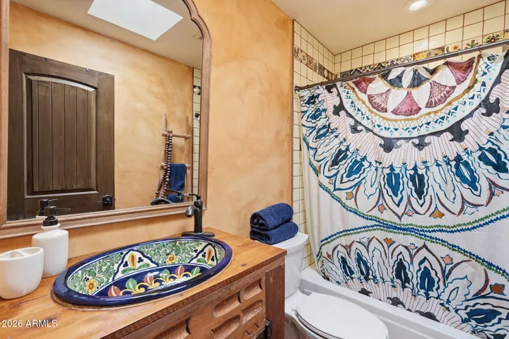 Guest bathroom 1