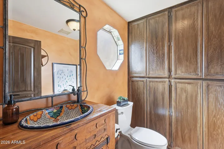 Guest bathroom 2