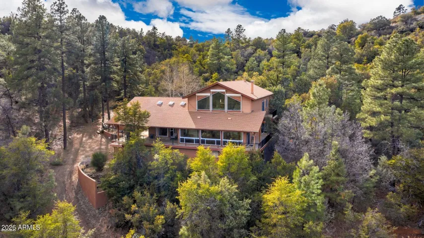 Surrounded by Ponderosa Pines & Endless Views!