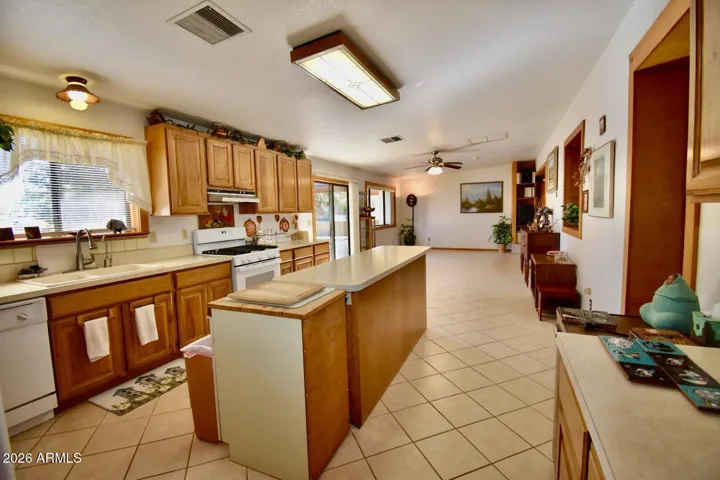Kitchen/Dining
