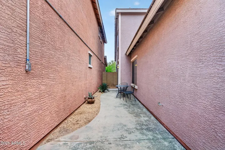 Private side yard