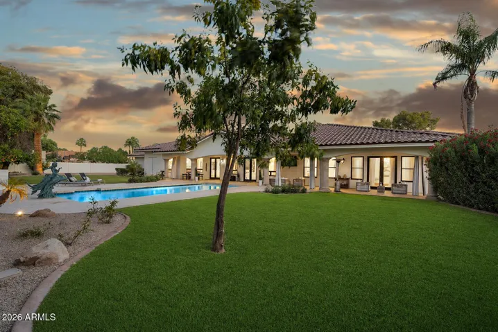 Large green spaces in the backyard.