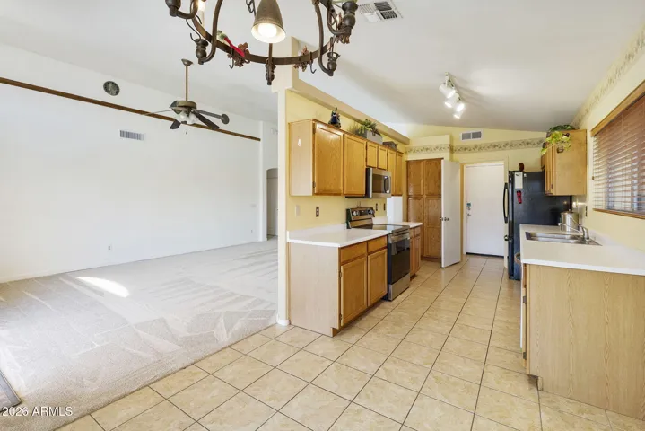 Eat-in Kitchen
