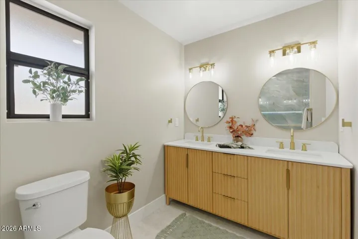 Primary Master Suite Bath! Custom Curb-less Shower! Double Rain Shower! Custom Glass Shower Panel! Nice Lighting!