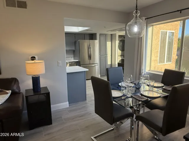 DINNING IN GREAT ROOM