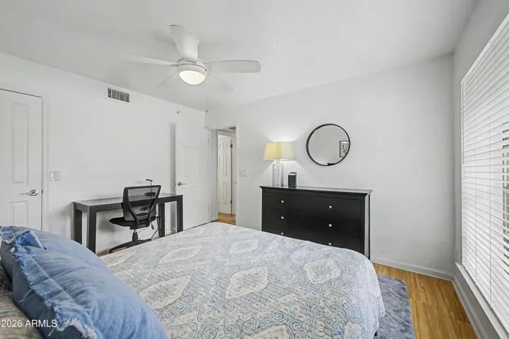 Light and Cozy Bedroom
