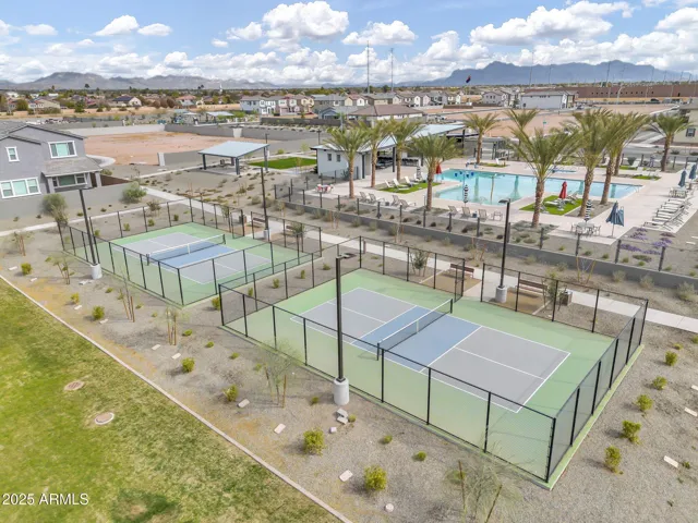 Hawes Crossing amenities