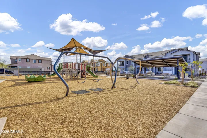 Hawes Crossing amenities