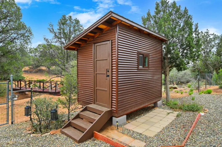 65 SF Craft Shop with Power.