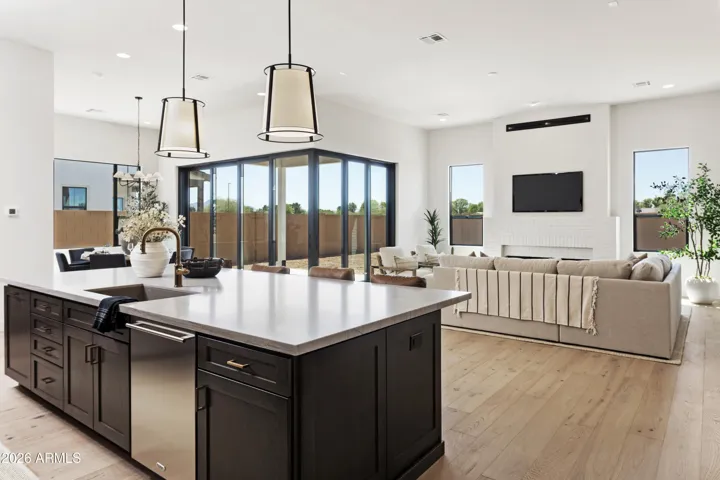 KITCHEN QUARTZITE ISLAND