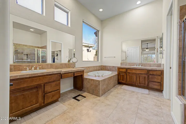 2 separate sink areas in the master bedroom
